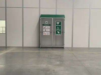 Acrylic partition installed in a shared area