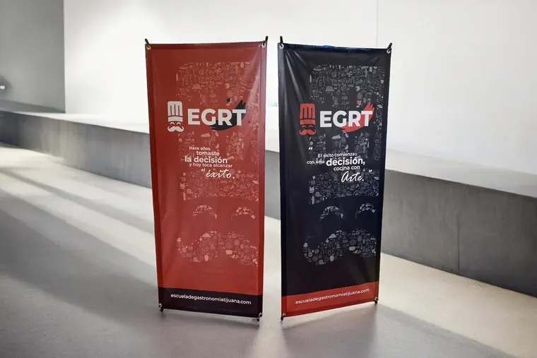 Banners enrollables con imagen de marca para punto de venta · EGRT