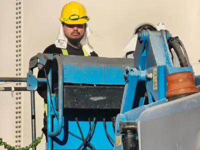 Operator in the basket during a job at height