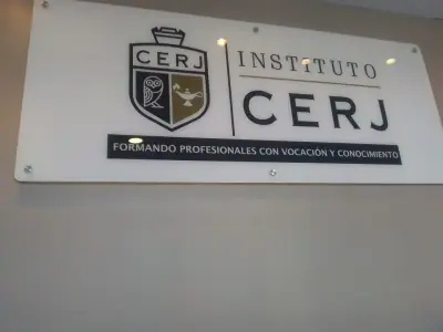Institutional plaque for a school · Instituto CERJ
