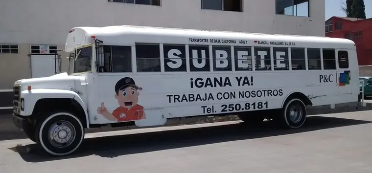 Rotulación de autobús para campaña de reclutamiento
