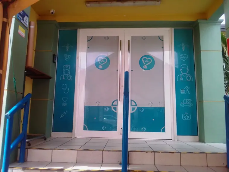 Vinil microperforado en cristal de fachada