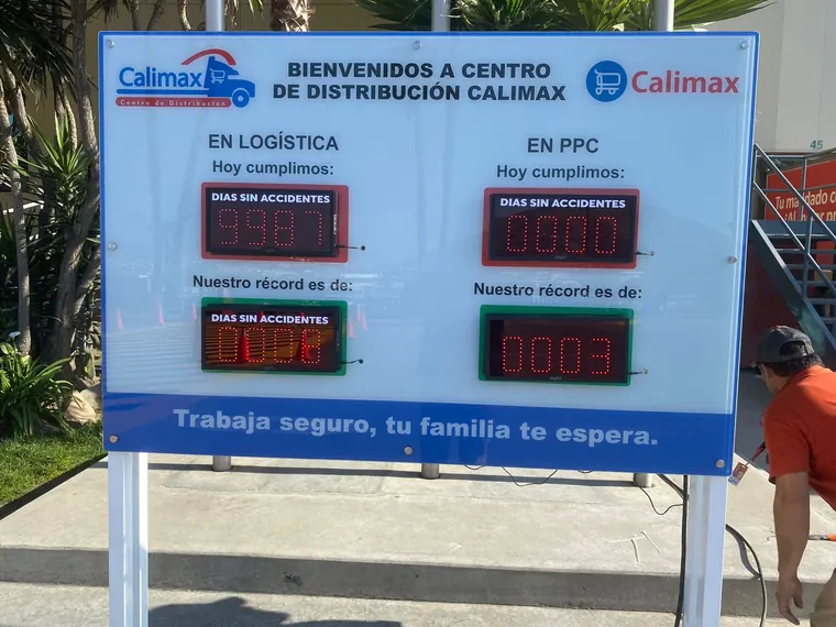 Tablero informativo exterior para acceso de planta