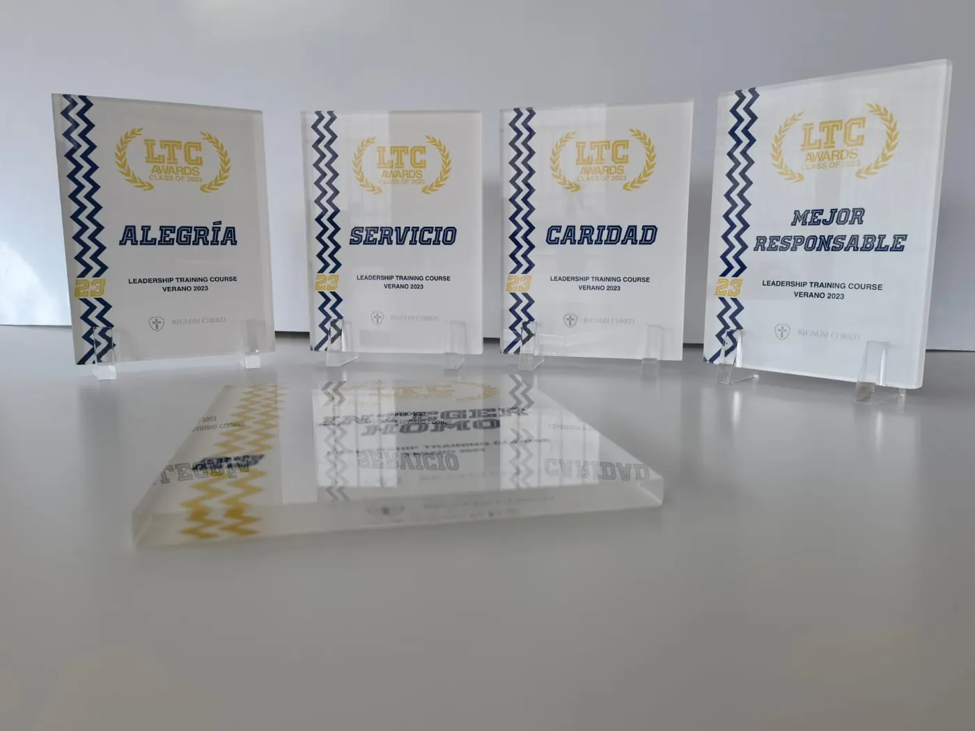 Tanda de reconocimientos grabados para evento